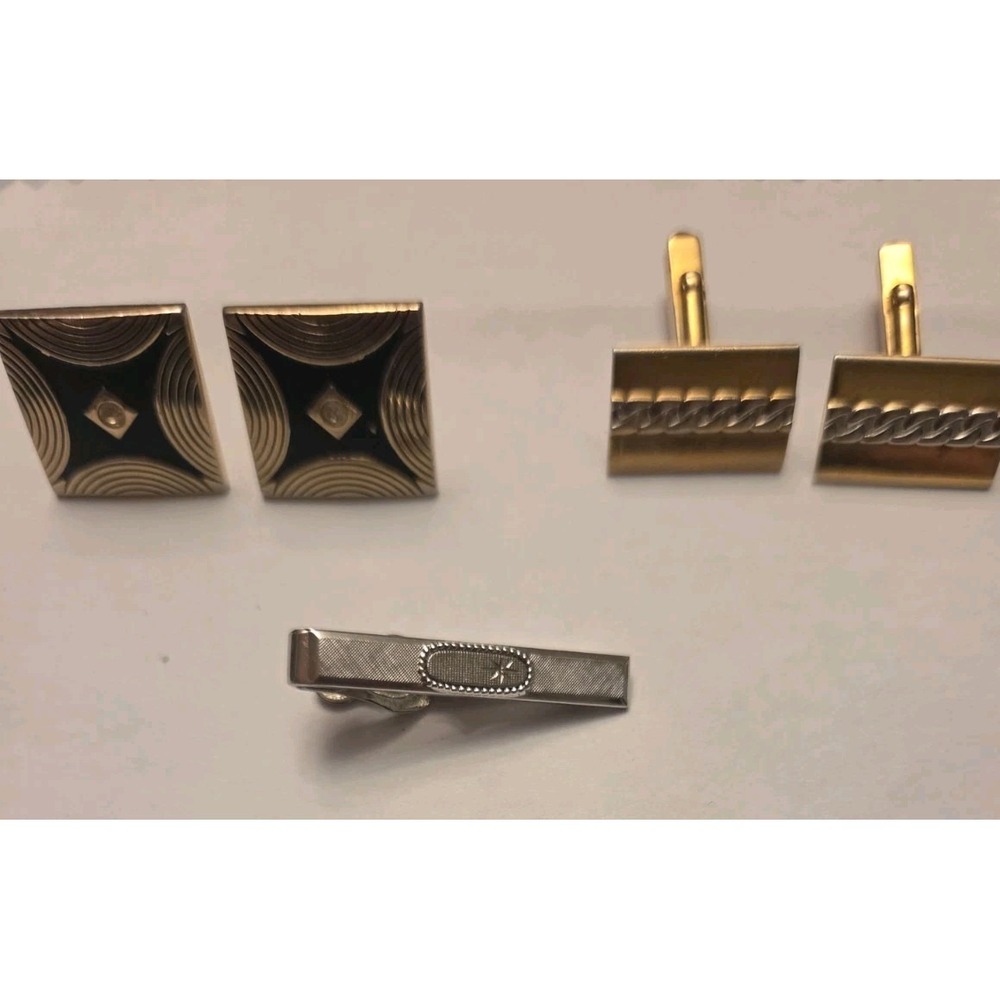 Vintage Lot Of 1 Men's Tie Clip Silvertone, 2 sets Cufflinks Goldtone- All Swank